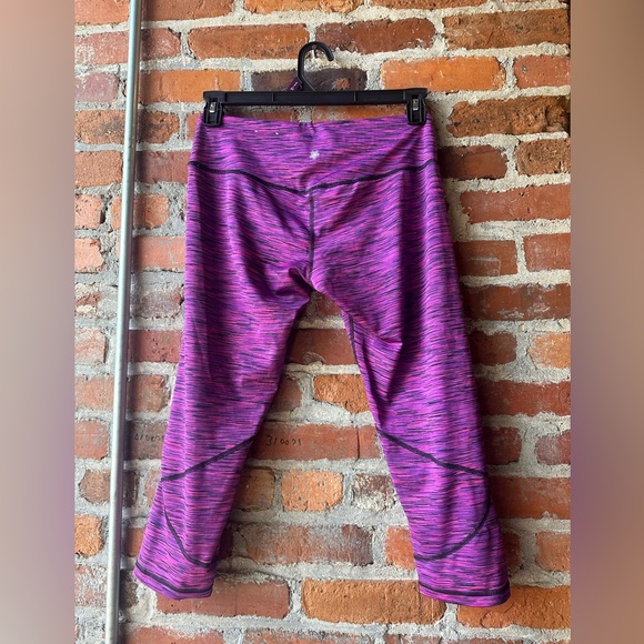 Tek Gear Women’s Sports Bra and Leggings Set - Picture 3 of 7